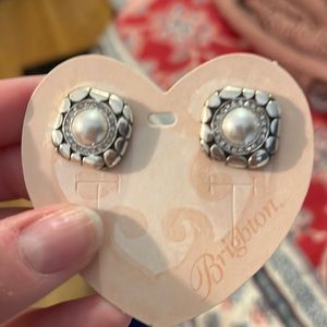 Brighton pebble pearl earrings